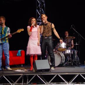 The Lovecats live: Einmal weite Welt