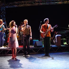 The Lovecats live: Einmal weite Welt
